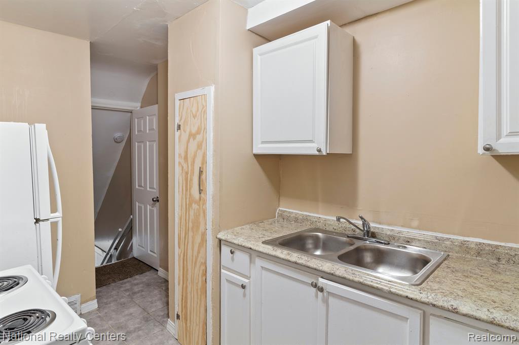 15391 APPOLINE Street, Detroit, MI 48227 — Photo 8