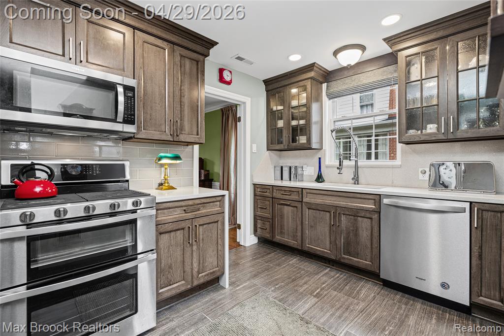 938 LAKEPOINTE STREET, Grosse Pointe Park, MI 48230 — Photo 16