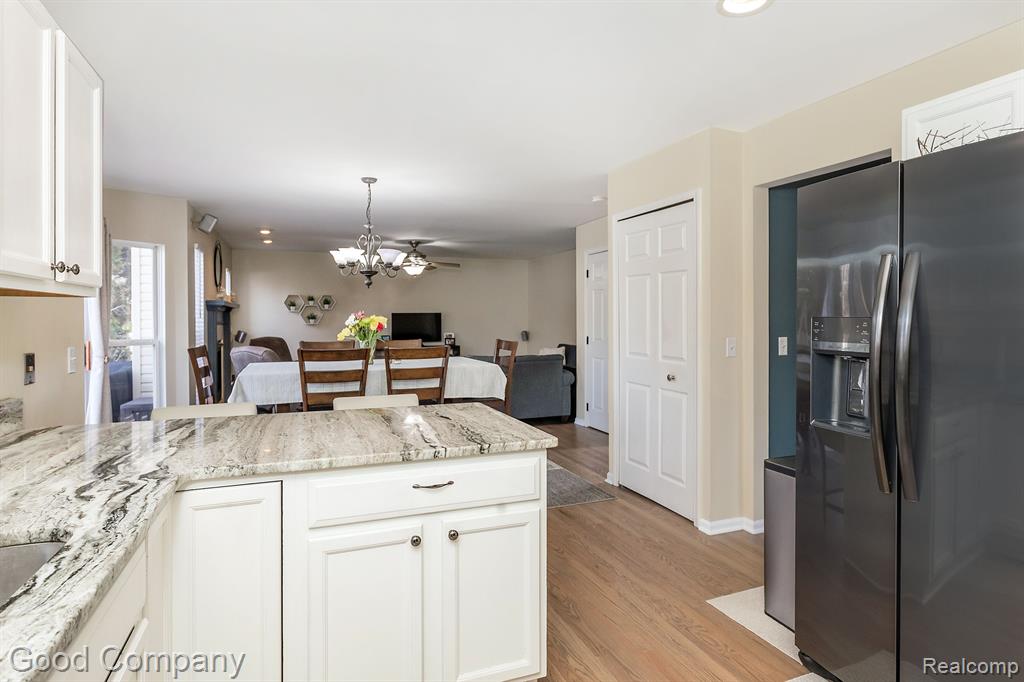 883 VANDERPOOL Drive, Troy, MI 48083 — Photo 15