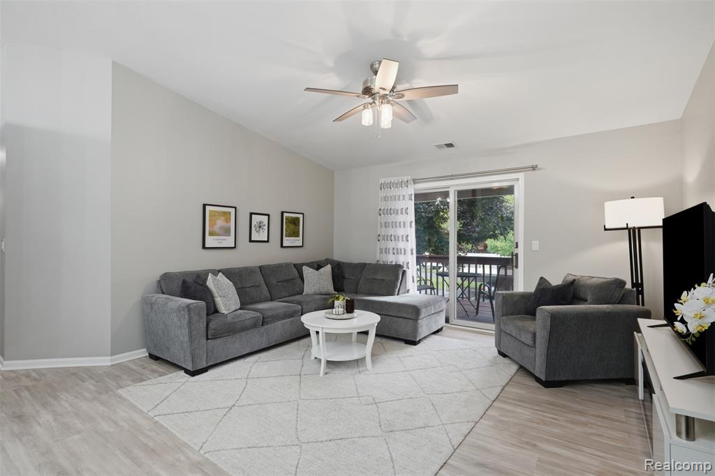1326 Shoemaker Drive, 52, Westland, MI — Photo 5