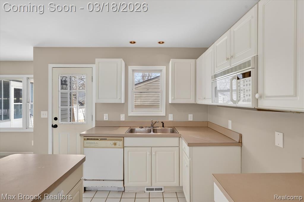 4414 Robinwood Avenue, Royal Oak, MI 48073 — Photo 19
