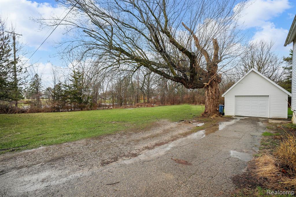 4116 GRAND BLANC Road, Swartz Creek, MI 48473 — Photo 11