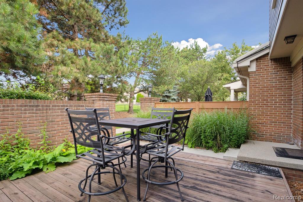 22040 EDGEWATER, Novi, MI — Photo 8