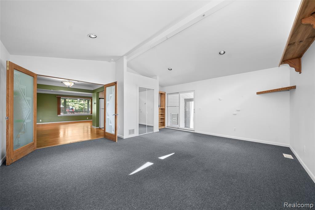 545 Woodbridge Circle, Waterford, MI 48327 — Photo 13
