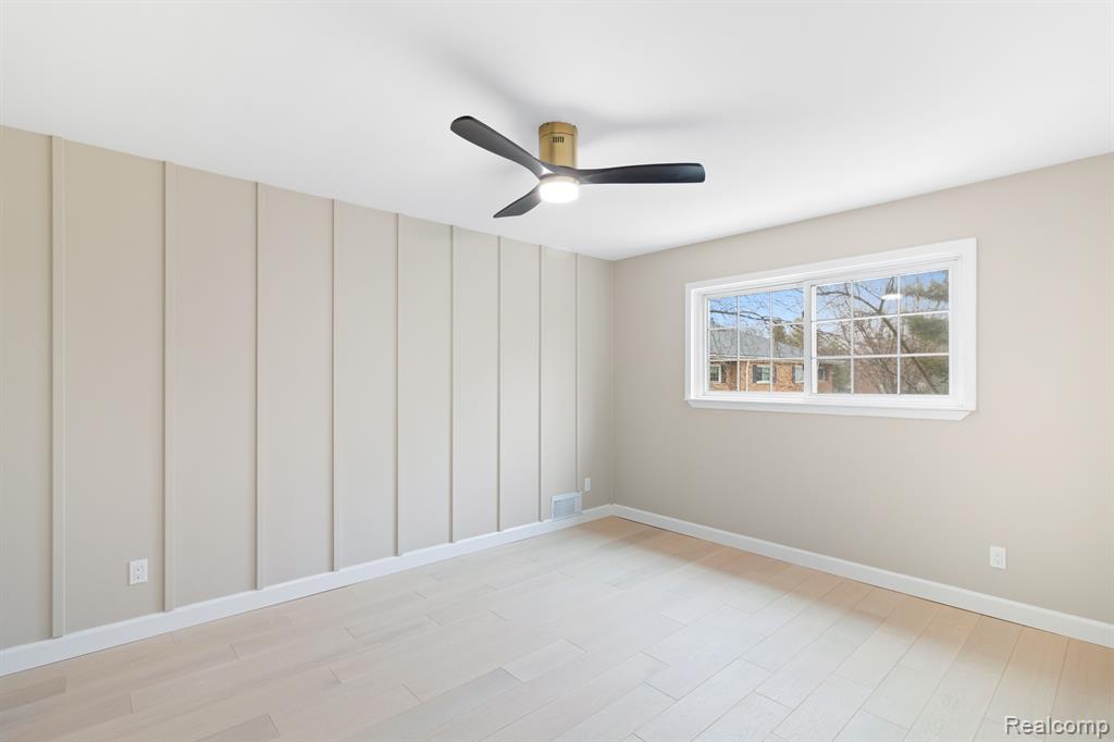 591 E FOX HILLS Drive, Bloomfield Hills, MI 48304 — Photo 19