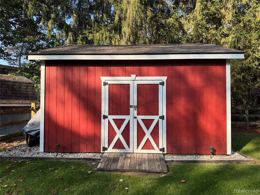 7665 Apache Trail Road, Temperance, MI 48182 — Photo 34