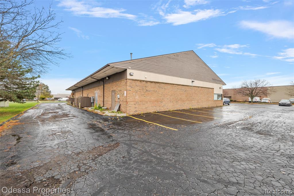 5625 18 MILE Road, Sterling Heights, MI 48314 — Photo 36