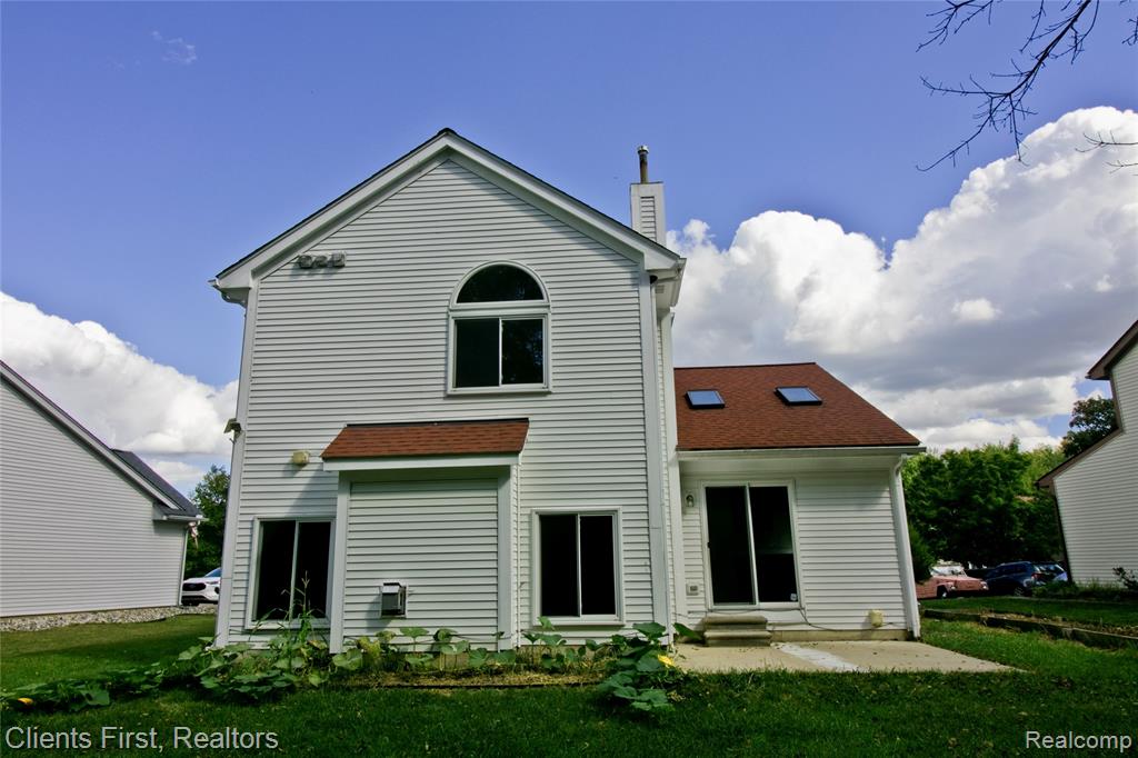 8543 Barrington Drive, Ypsilanti, MI 48198 — Photo 14
