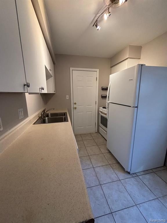 701 W BRICKLEY Avenue, Hazel Park, MI 48030 — Photo 6