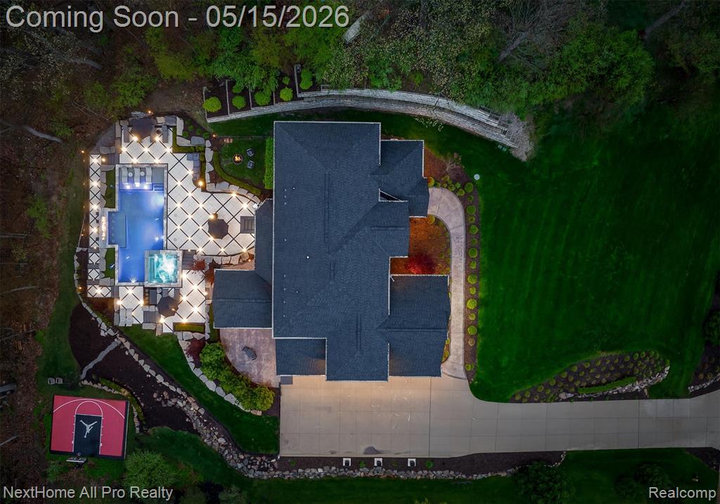 12385 Boulder Pass Drive, Milford, MI 48380 — front exterior