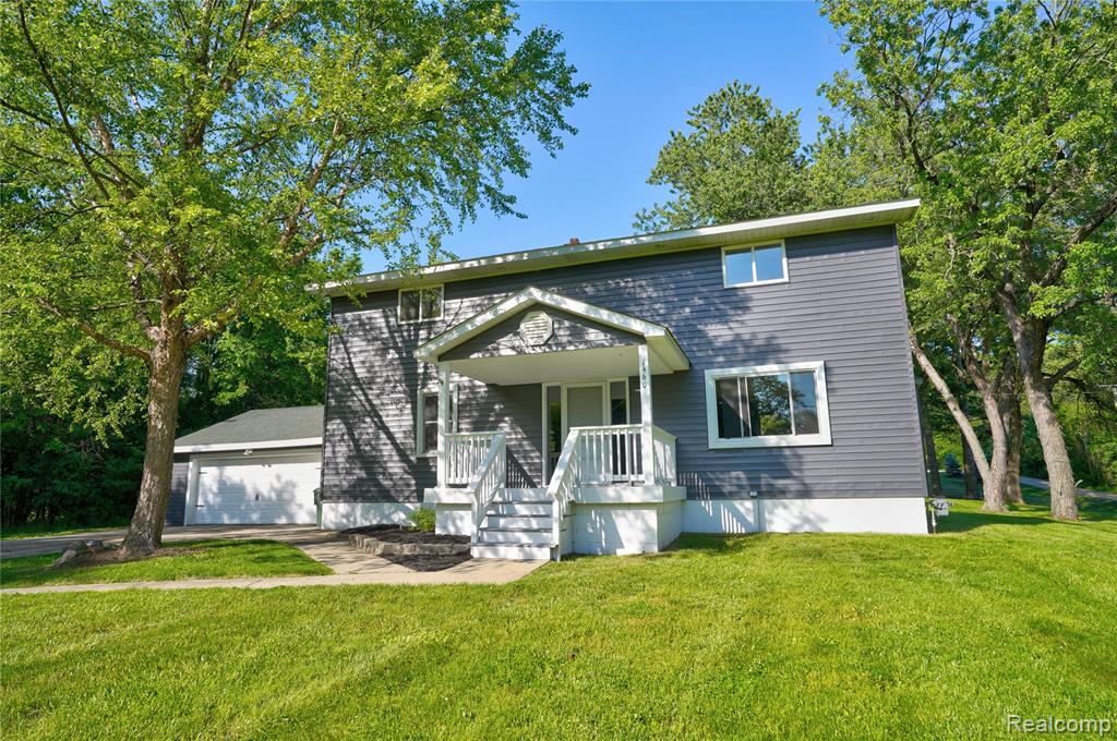 1460 W Silverbell Road, Lake Orion, MI — Photo 2