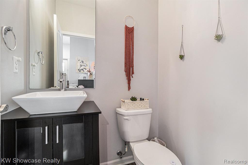 71 W SHEVLIN Avenue, Hazel Park, MI 48030 — Photo 7