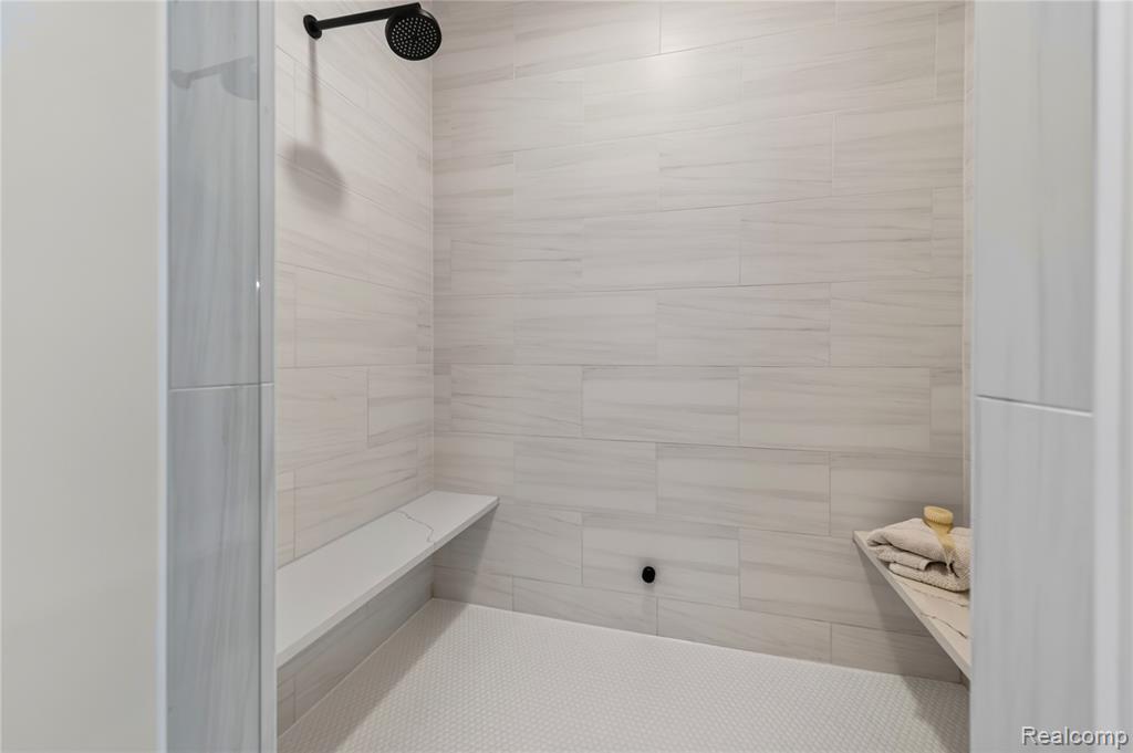 8439 Holcomb Road, Clarkston, MI 48348 — Photo 28