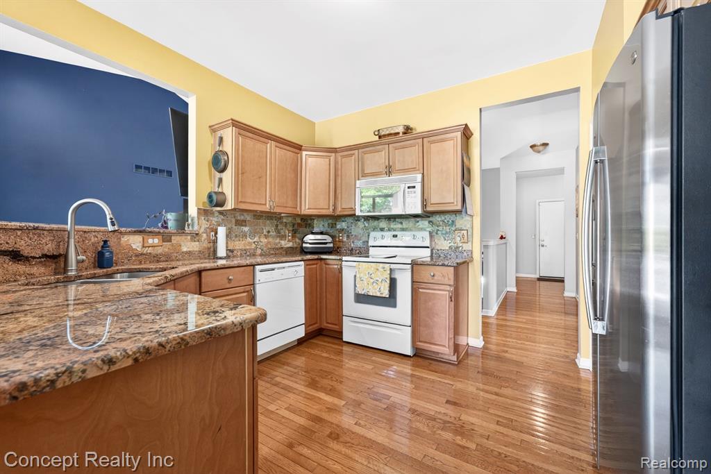 42392 White Hart Boulevard, Canton, MI 48188 — Photo 11