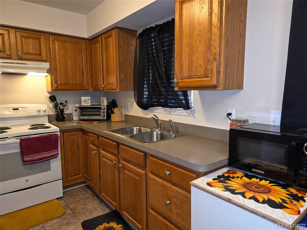 4424 Cheyenne Avenue, Flint, MI 48507 — Photo 7