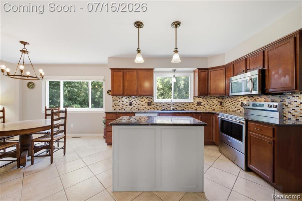 4638 Fox Chase Drive, White Lake, MI 48383 — Photo 11