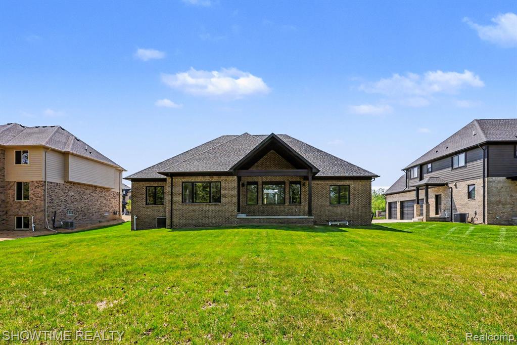 11695 ENCORE Drive, Utica, MI 48315 — Photo 33