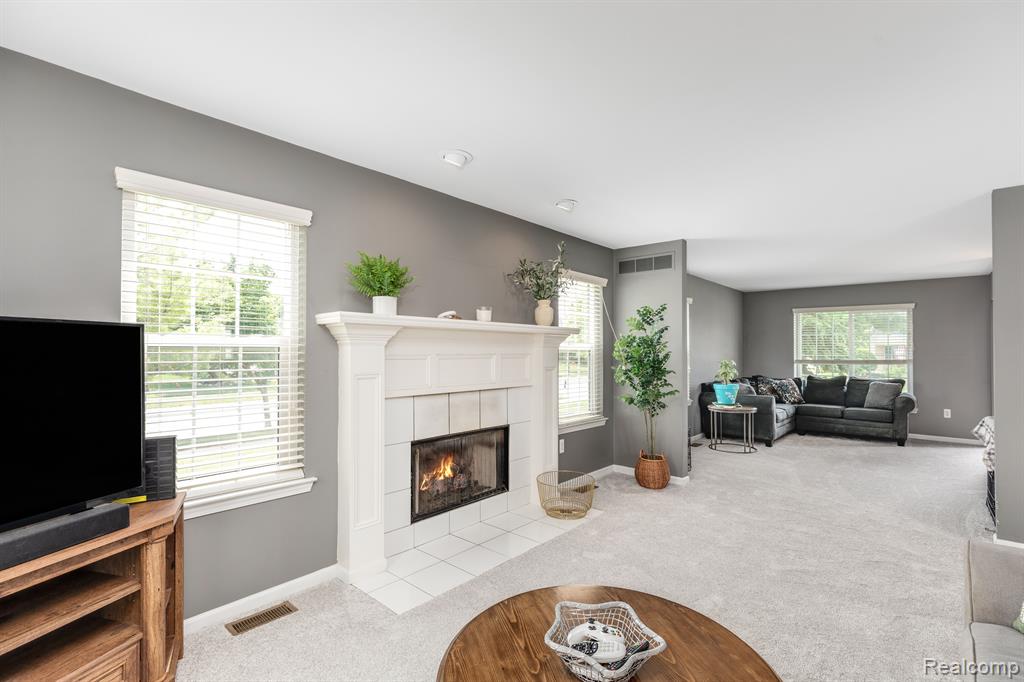 1018 SHETLAND Drive, South Lyon, MI 48178 — Photo 13