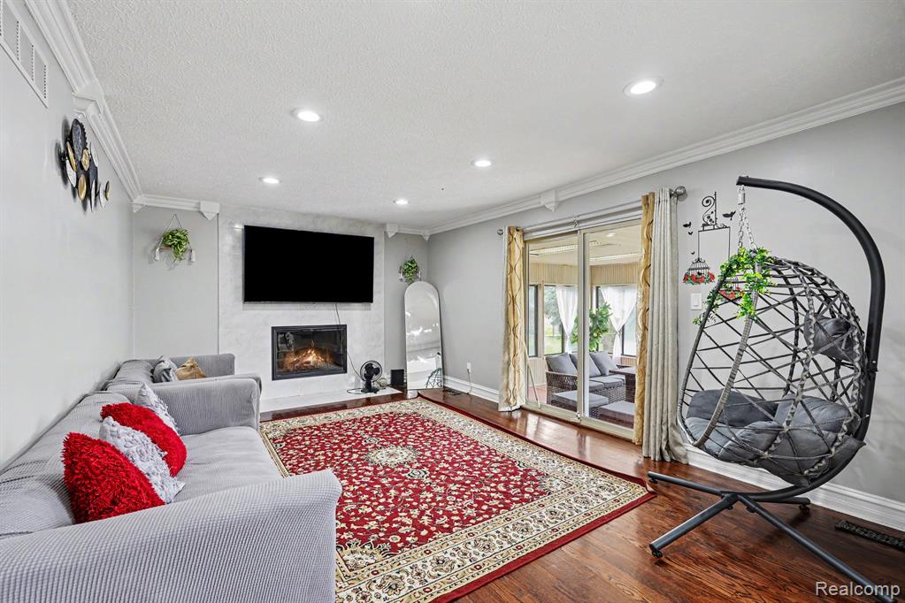 4274 Dickson Drive, Sterling Heights, MI 48310 — Photo 8