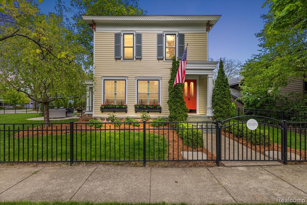 7 Buffalo Street, Clarkston, MI