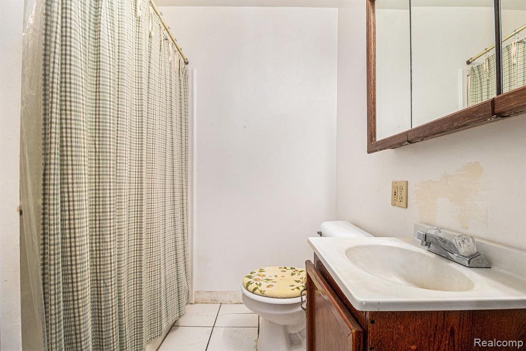 5865 ELDRIDGE Drive, Waterford, MI 48327 — Photo 9