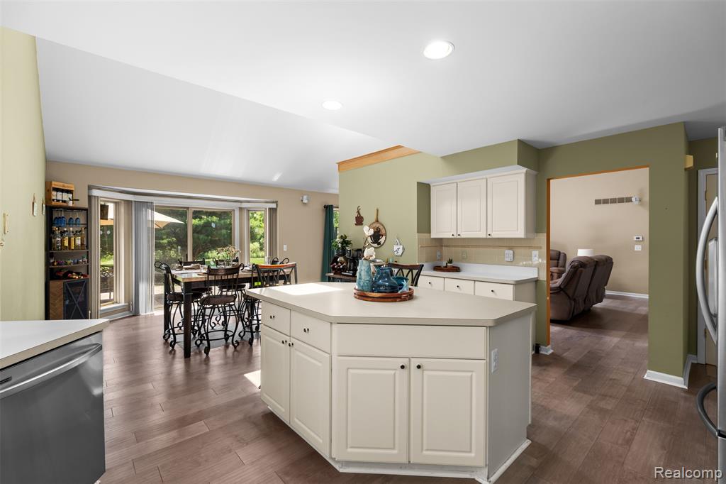 19550 Shorecrest Drive, Clinton Twp, MI 48038 — Photo 19
