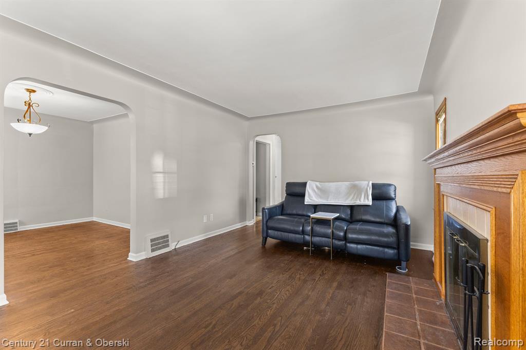 951 N MILDRED Street, Dearborn, MI 48128 — Photo 4