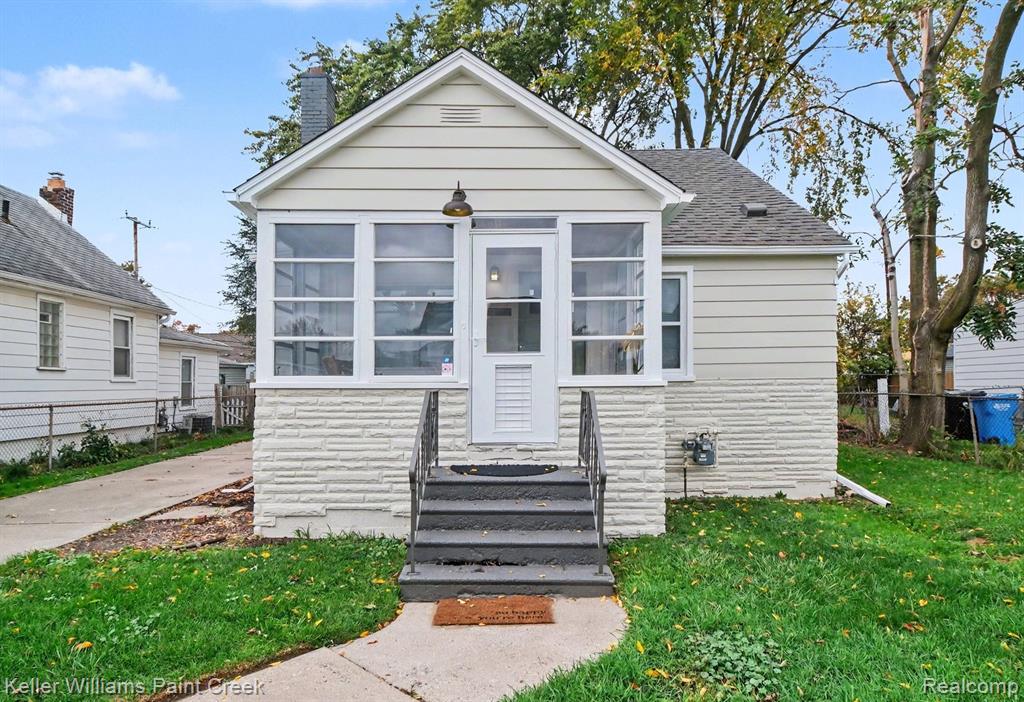 26585 Alger Boulevard, Madison Heights, MI 48071