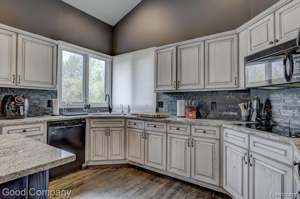 55195 WHITNEY Drive, Shelby Twp, MI 48315 — Photo 25