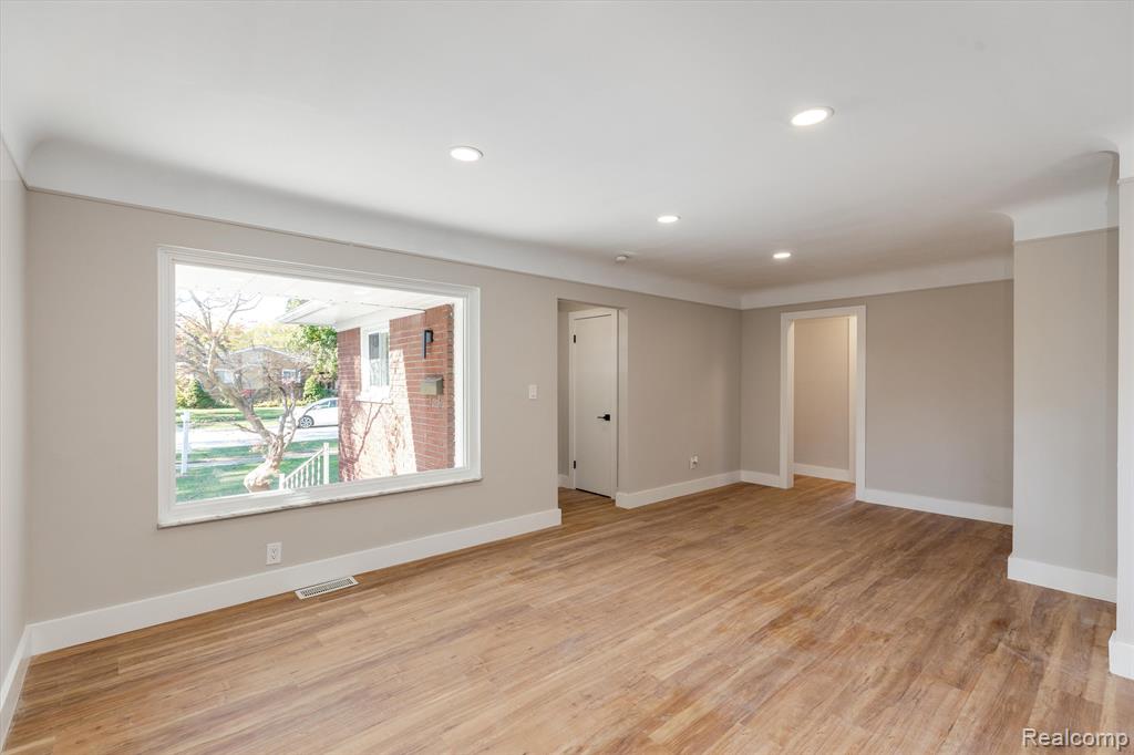 8134 LOCHDALE Street, Dearborn Heights, MI 48127 — Photo 4