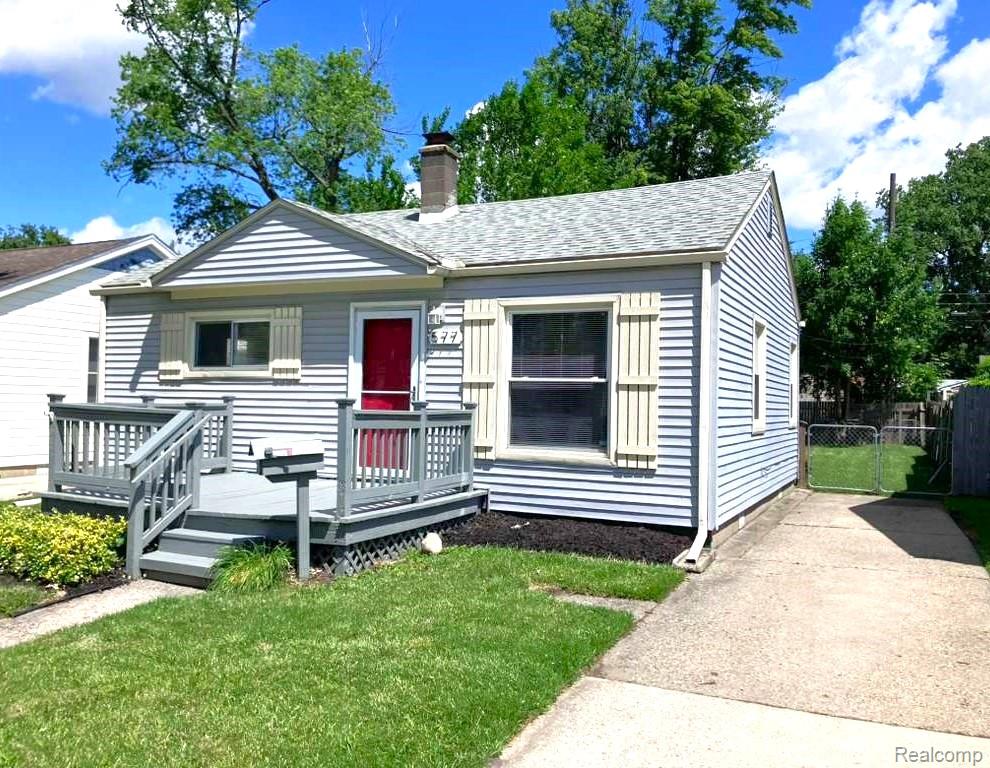 577 E HUDSON Avenue, Madison Heights, MI 48071 — front exterior
