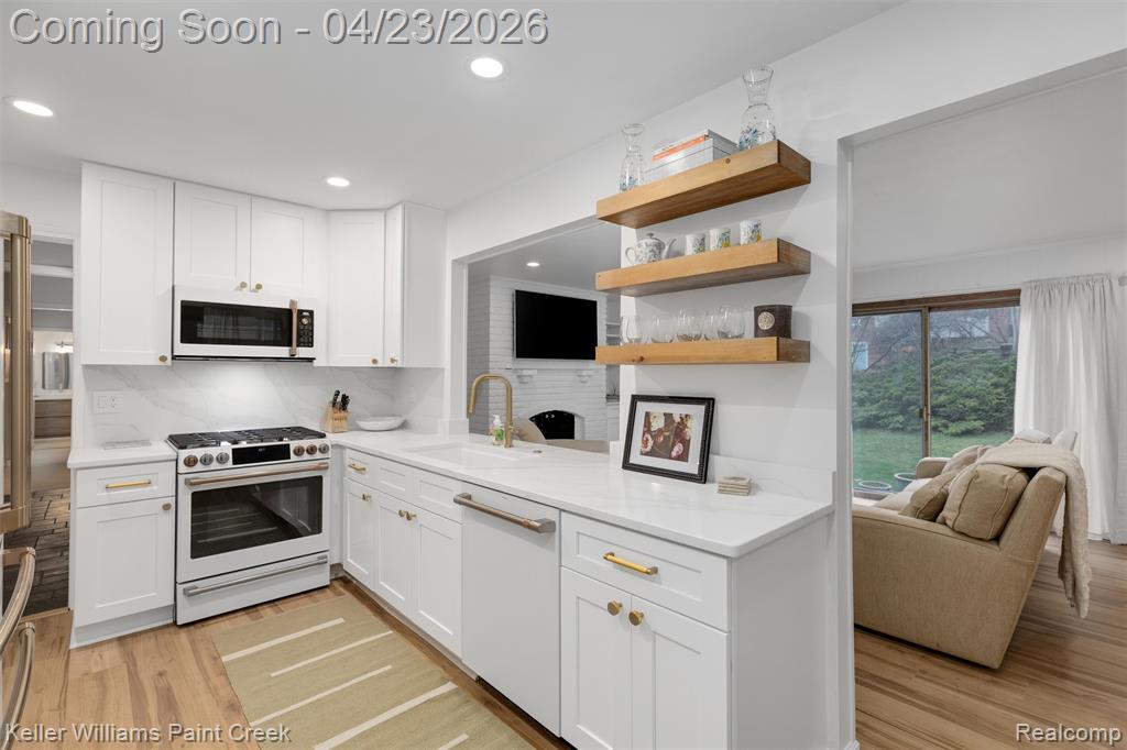 4330 S McNay Court, West Bloomfield, MI 48323 — Photo 5