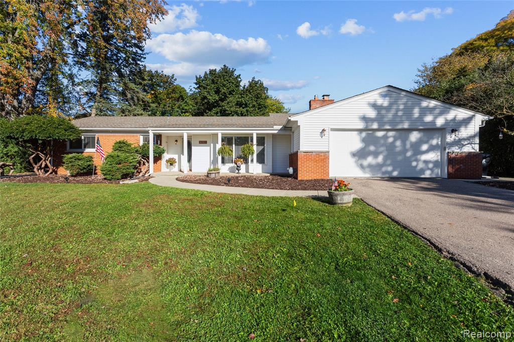 32350 Craftsbury Court, Farmington Hills, MI 48334