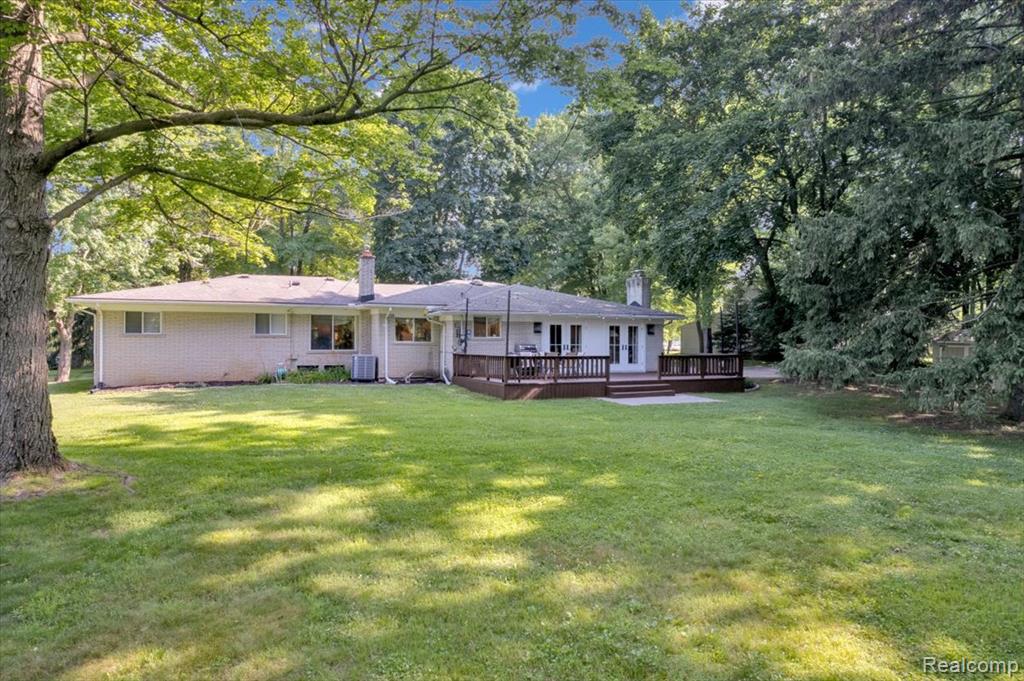 6875 Hubbard Road, Clarkston, MI 48348 — Photo 8