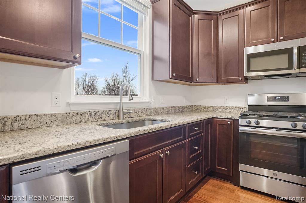 3127 Chambers W, Wixom, MI 48393 — Photo 21