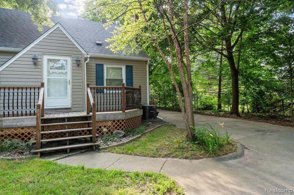 4311 FENTON Road, Flint, MI 48507 — Photo 3