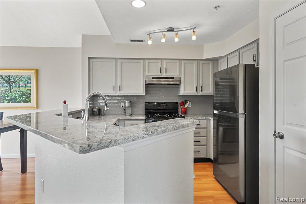 1637 Coburn Drive, Ann Arbor, MI 48108 — Photo 9