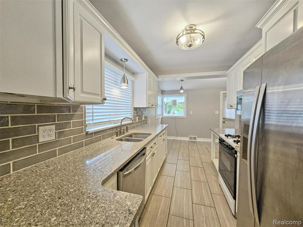 4369 Richalva Court, Waterford, MI 48329 — Photo 13