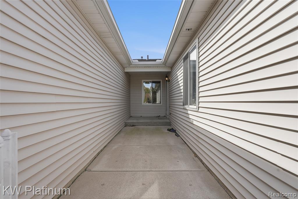 802 Crystal Lane, Marysville, MI 48040 — Photo 24