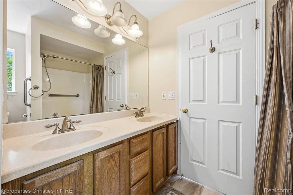 8896 Redstone Drive, Pinckney, MI 48169 — Photo 16