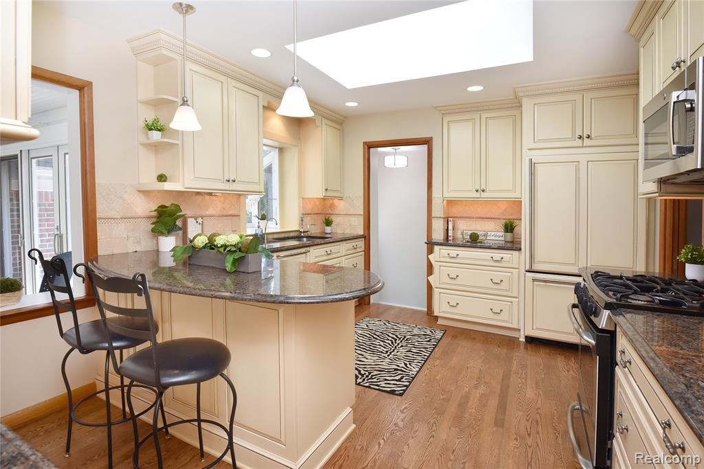 18146 Riverside Drive, Beverly Hills, MI 48025 — Photo 10