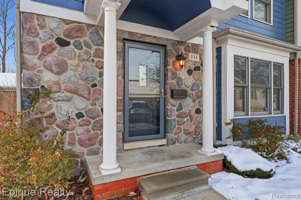 535 W Marshall Street, Fenton, MI 48220 — Photo 2