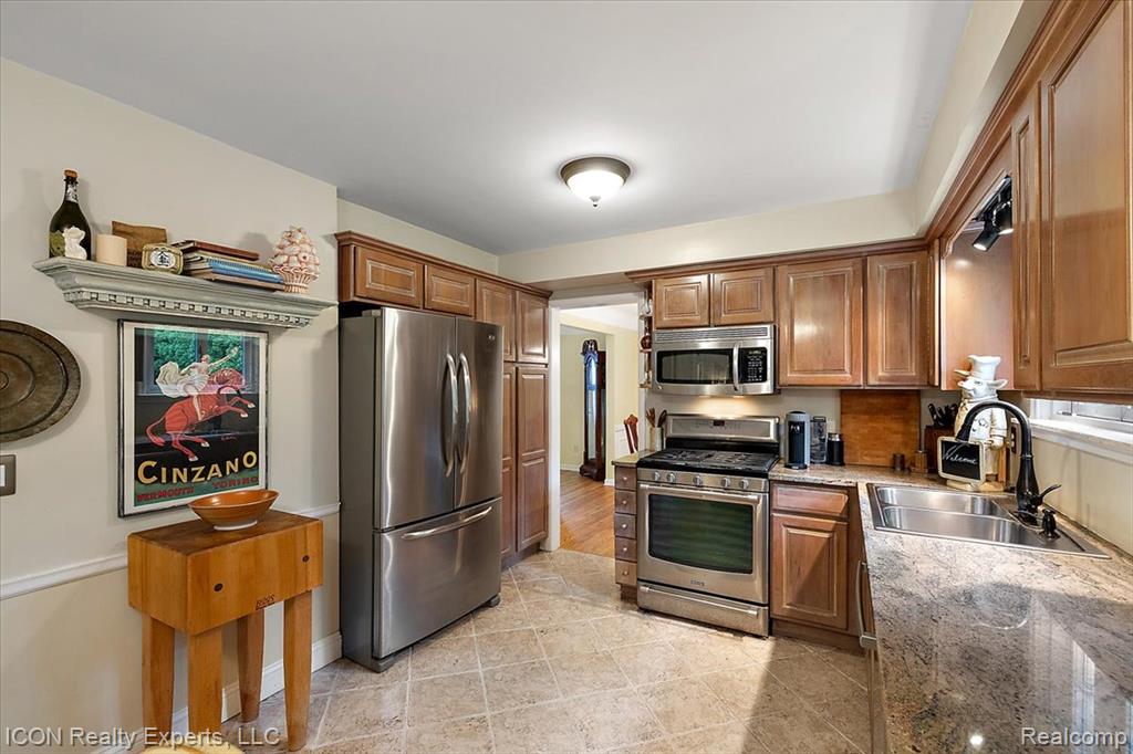 746 Birch Tree Lane, Rochester Hills, MI 48306 — Photo 24