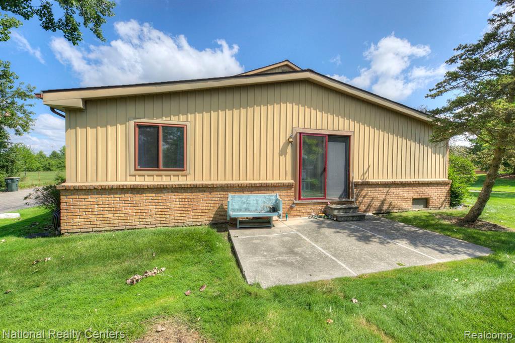 41702 BEDFORD Drive, Canton, MI 48187 — Photo 28
