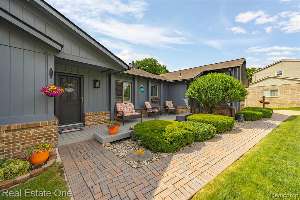 8736 El Dorado Drive, White Lake, MI — Photo 2