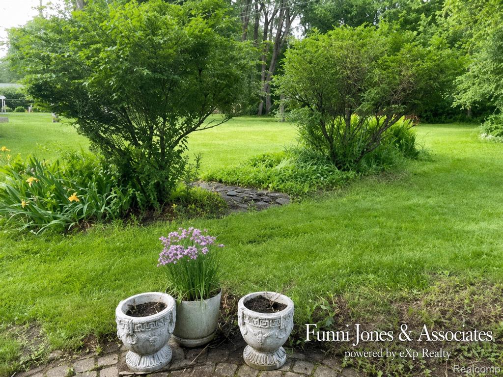 9552 Wayne Road, Livonia, MI 48150 — Photo 27