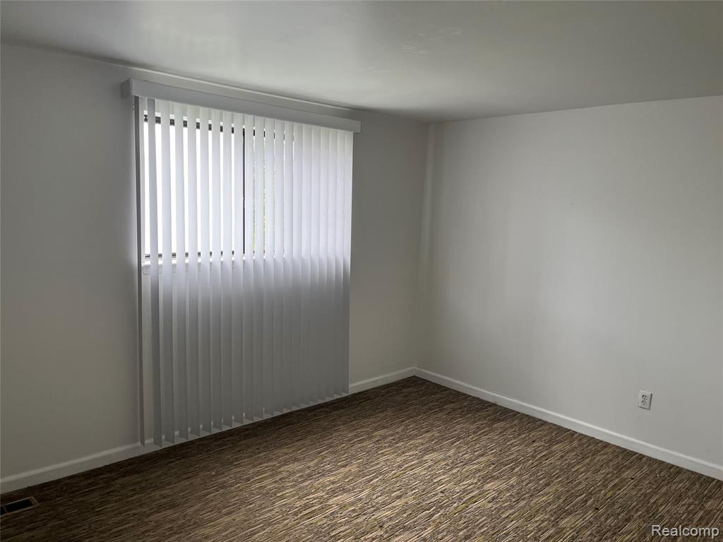 8436 hickory Dr, Sterling Heights, MI 48312 — Photo 6