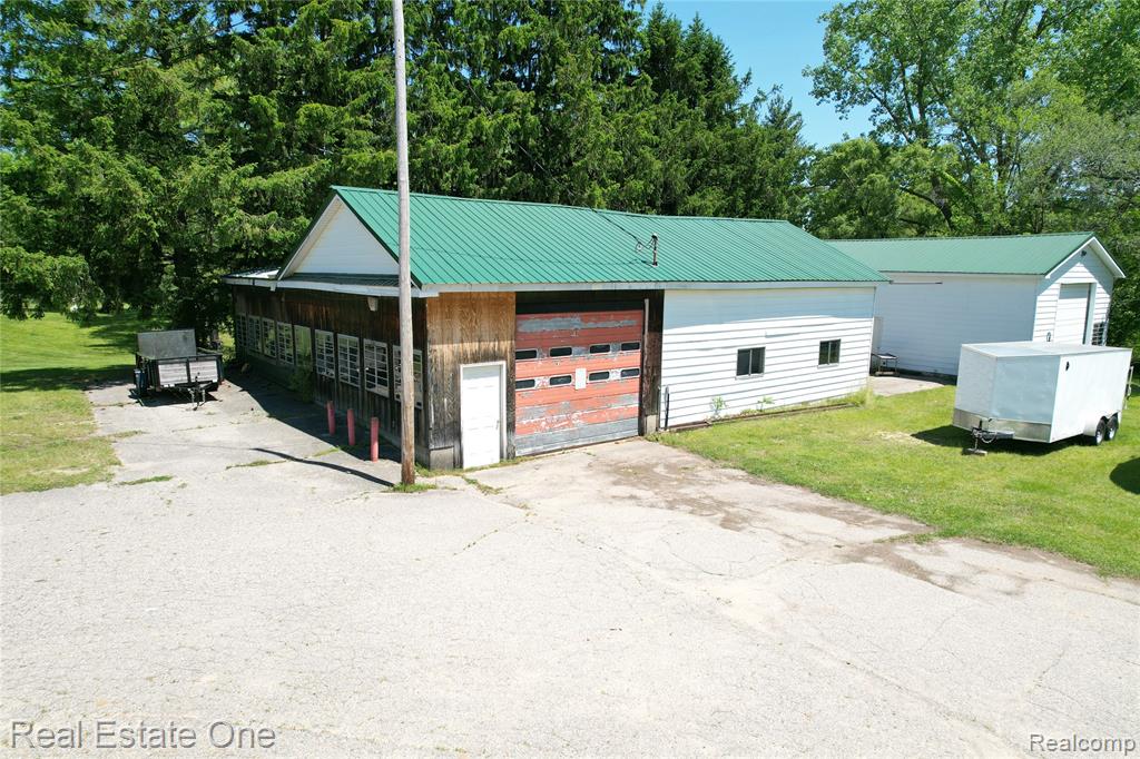 1325 S Hospital Road, Waterford, MI 48327 — Photo 7