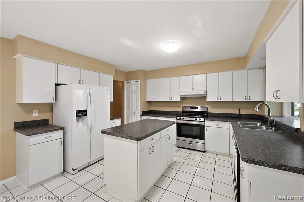 6835 High Ridge Road, West Bloomfield, MI 48324 — Photo 38