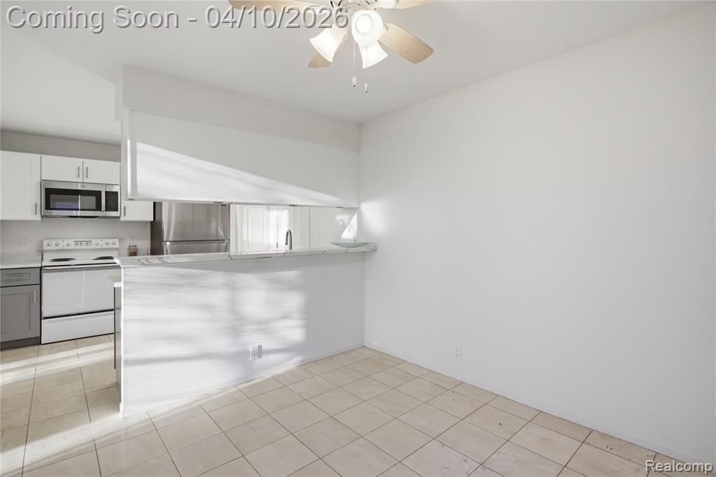 5351 Royal Vale Lane, Dearborn, MI 48126 — Photo 12
